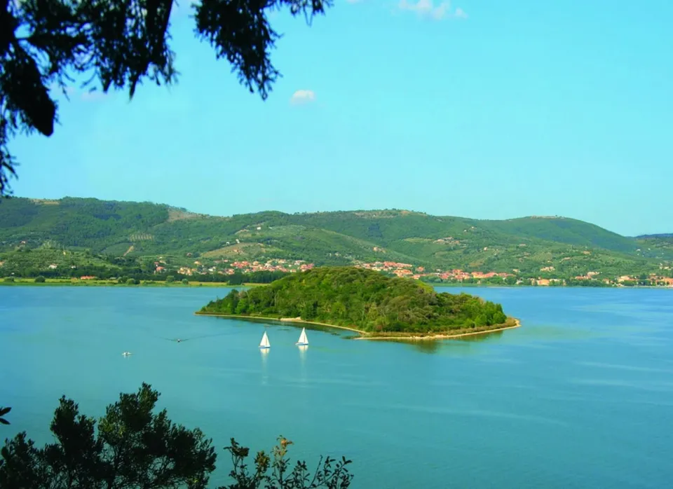 Adventuring among the islands of Lake Trasimeno