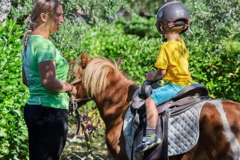 Weekend Glamping Resort - pony riding
