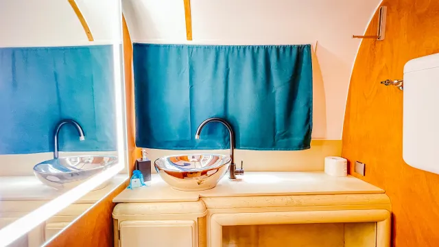 Glamping Chianti Airstream bathroom