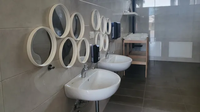 Lago Idro bathroom