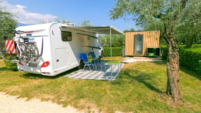 Weekend pitch private bathroom
