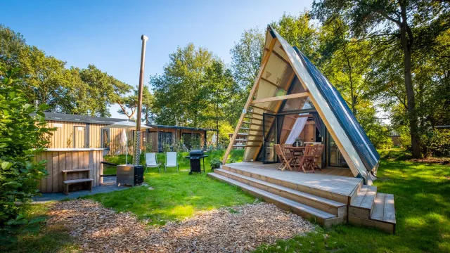 Glamping accommodation with hit tub