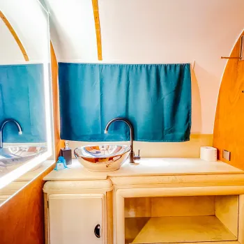 Glamping Chianti Airstream bathroom