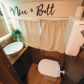 Glamping Chianti Schoolbus bathroom