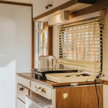 Glamping Trasimeno Roulotte kitchen