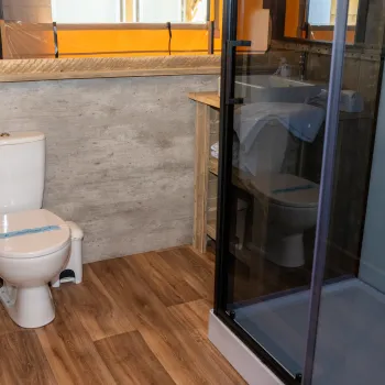 Glamping Trasimeno Safari tent bathroom