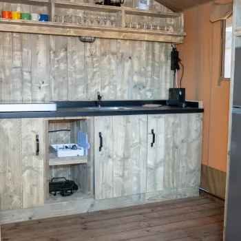 Glamping Trasimeno Safari tent kitchen