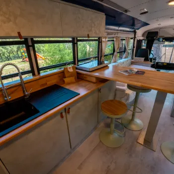 Glamping Vallicella Surf bus