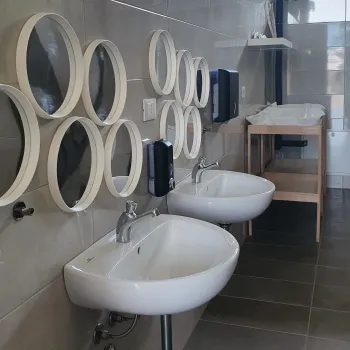 Lago Idro bathroom