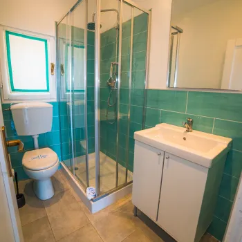 Vallicella Chalet 6 pax bathroom