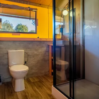 Glamping Vallicella Luxury Lodge bathroom