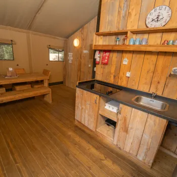 Vallicella Safari Lodge 1 livingroom with dining table