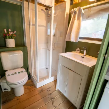 Glamping Weekend Air Lodge bathroom