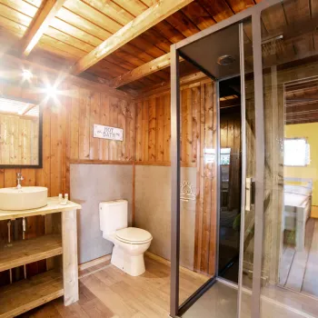 Glamping Weekend Safari Lodge bathroom