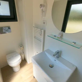 Fully-furnished private bathroom